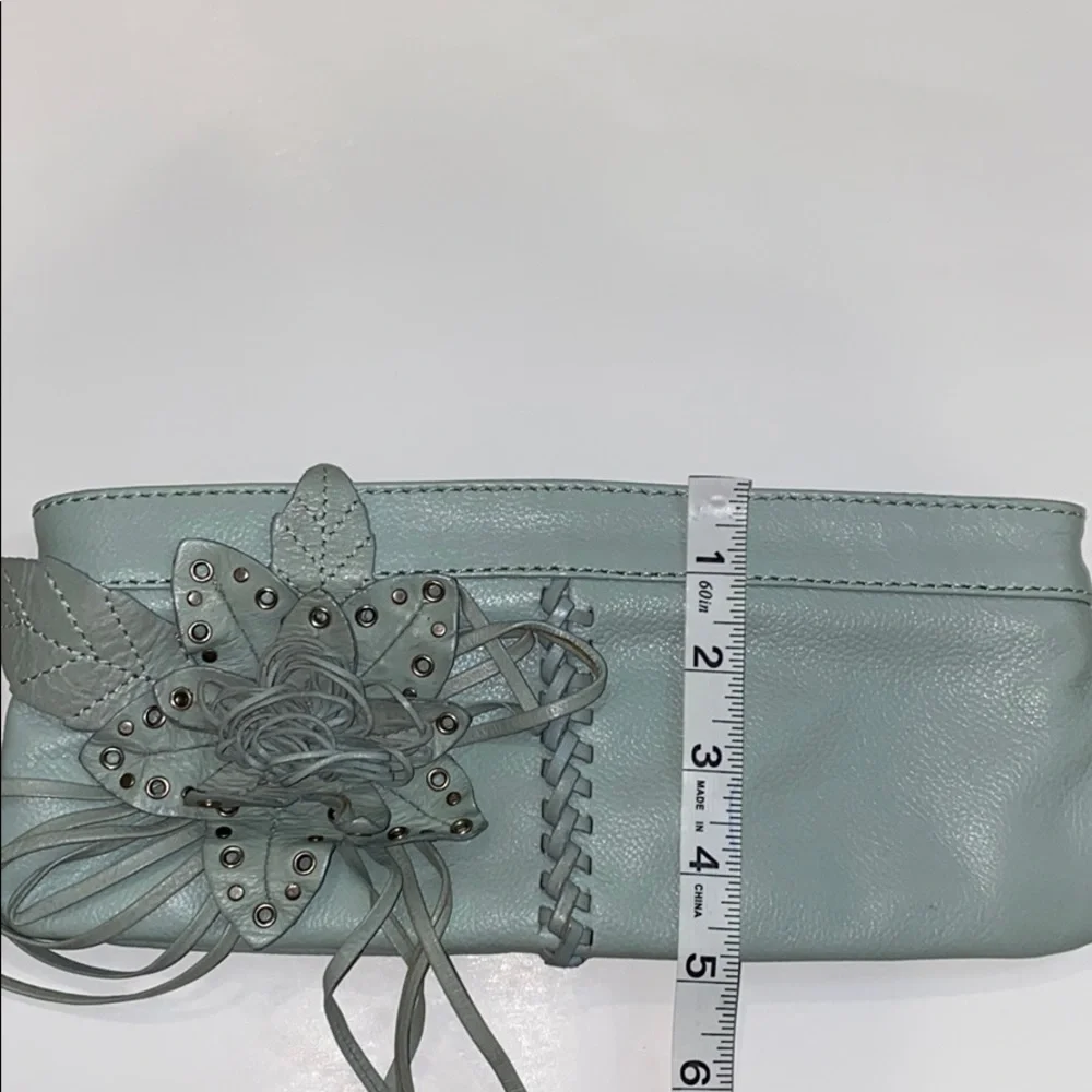 Mini purse teal color with cute flower detail - Picture 10 of 11